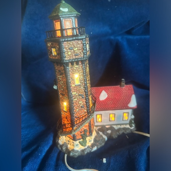 Santa's Workbench Victorian Hammersmith's Harbour Lighthouse Coastal Christmas - Picture 3 of 14